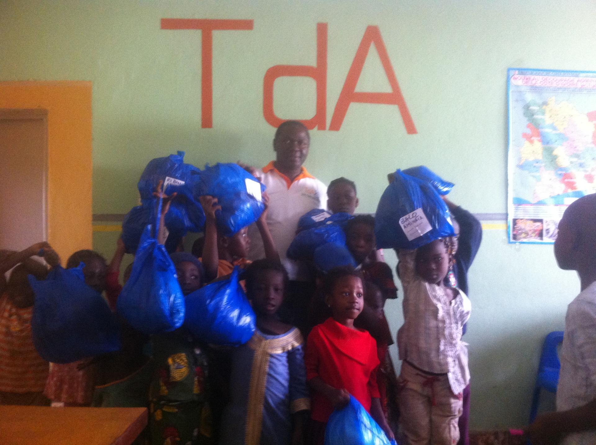 REMISE DES VÊTEMENTS AUX ENFANTS VULNÉRABLES