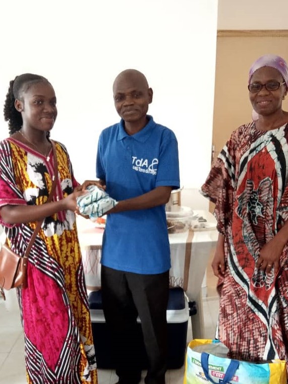 REMISE DE DONS AUX VEUVES  DECENDRE 2018 A ABIDJAN