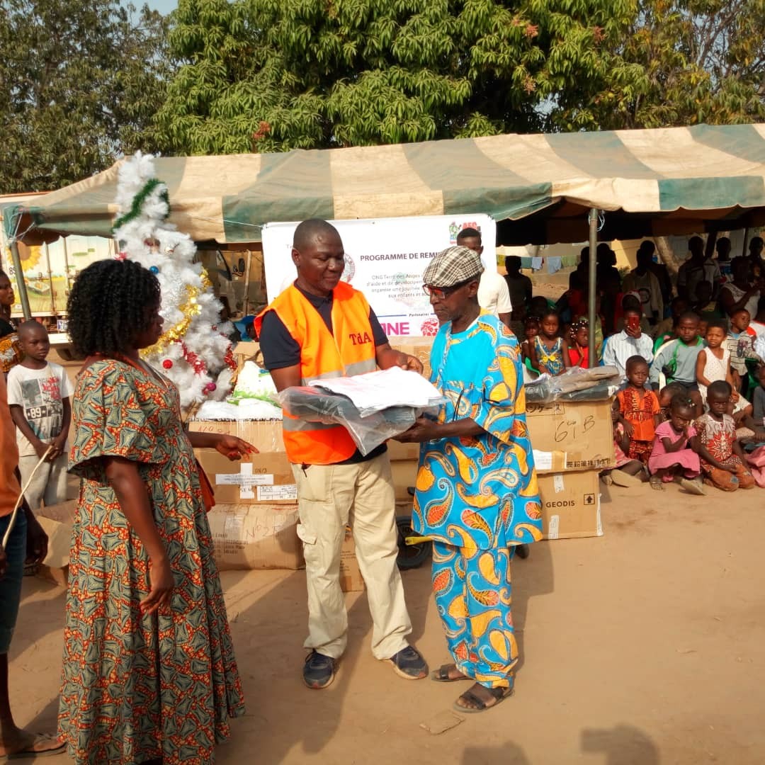 REMISE DE DONS AU VILLAGE BOBO DE BOUAKE