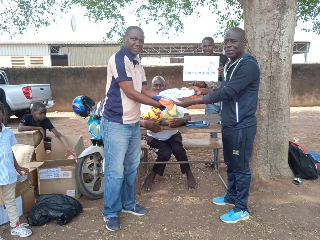 	DON D'EQUIPEMENTS SPORTIFS AU CENTRE DE FORMATION DE JEUNES CHAO DE BOUAKE